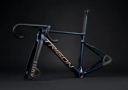 Trigon AR01 Aero-Blue 2026, Modrá